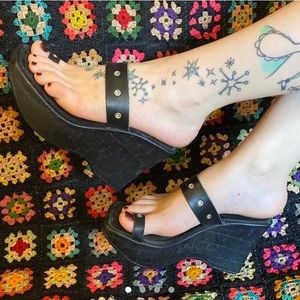 Steve Madden chunky platforms with grommet straps